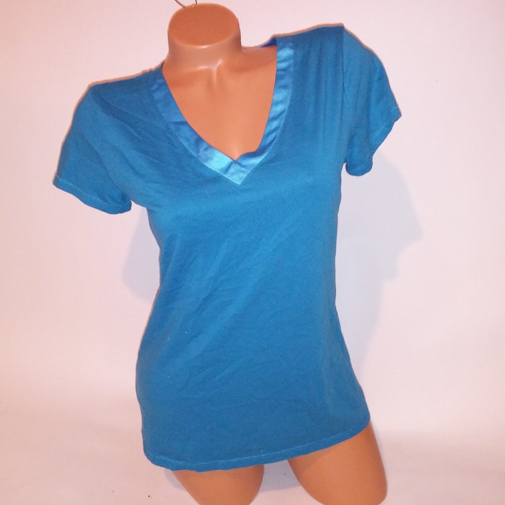 Covington T Shirt Small Blue V Neck Short Sleeve Pit to Pit 18" Length 24" Preow - Picture 3 of 8